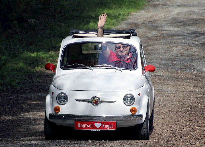 Fiat auf Waldweg