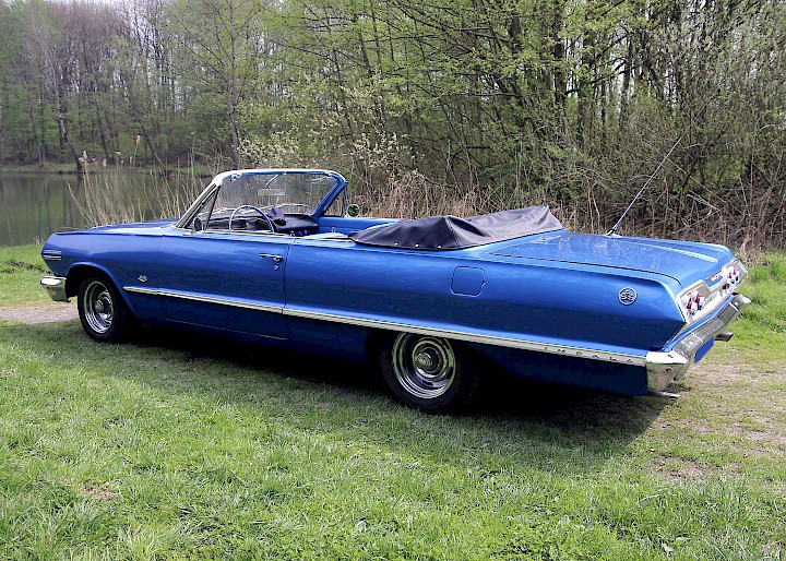 Impala Cabrio am Teich