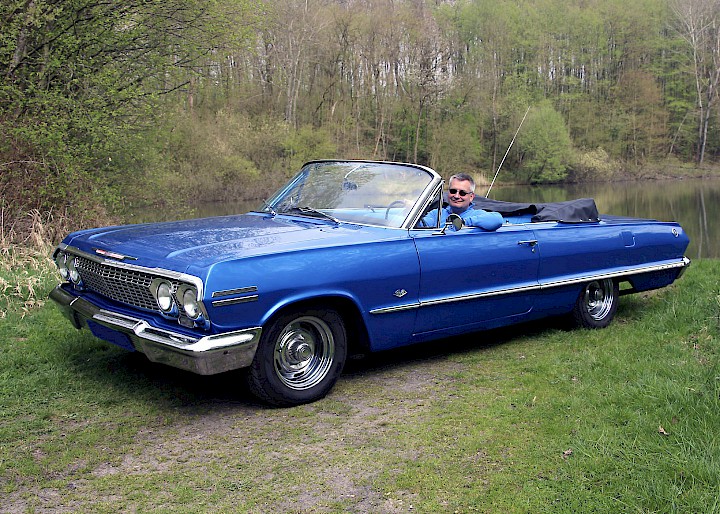 Blick auf Impala mit Fahrer